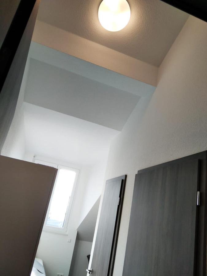 Sroom Stuttgart Flughafen Messe 라인펠덴에흐터딘겐 외부 사진